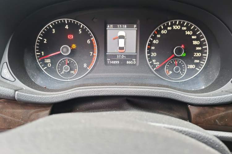 Used Volkswagen Passat 2013 3.0L V6 DSG Flagship Deluxe Edition Odometer Close Up