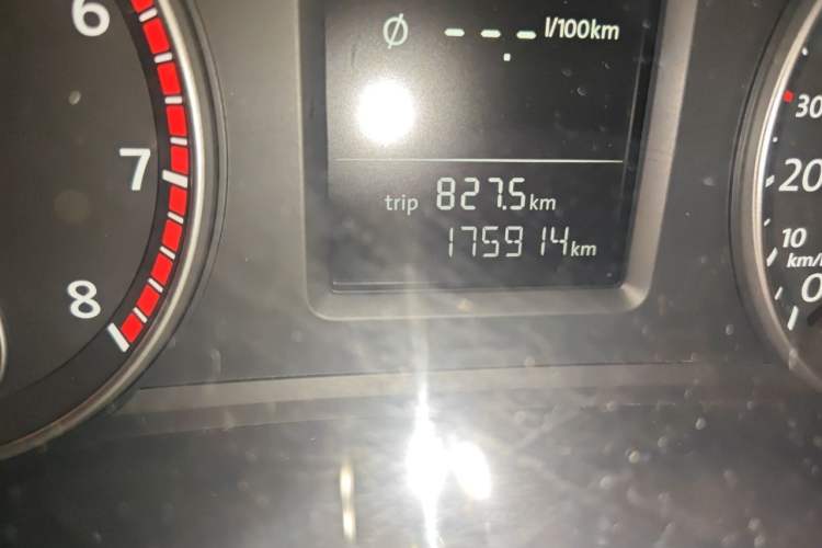 Used Volkswagen Passat 2013 1.4 TSI DSG Prestige Edition Odometer Close Up