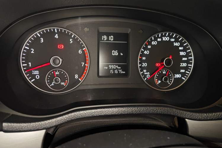 Used Volkswagen Passat 2013 1.4TSI Manual Luxury Edition Odometer Close Up