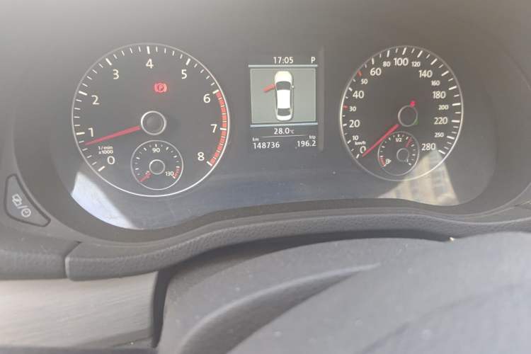 Used Volkswagen Passat 2013 1.8TSI DSG Prestige Edition Odometer Close Up