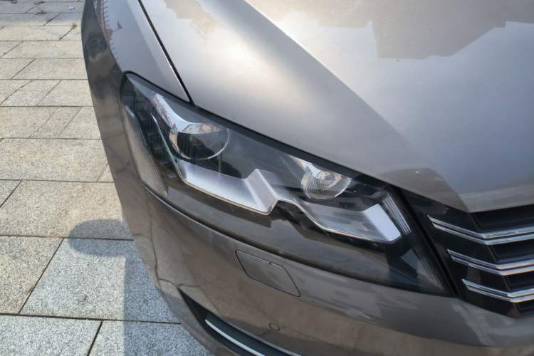 Used Volkswagen Passat 2013 1.8TSI DSG Prestige Edition Right Front Headlight