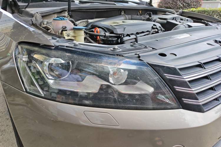 Used Volkswagen Passat 2013 1.8TSI DSG Prestige Edition Right Front Headlight