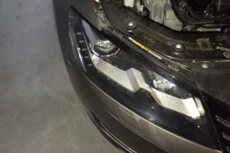 Used Volkswagen Passat 2013 1.8TSI DSG Prestige Edition Right Front Headlight