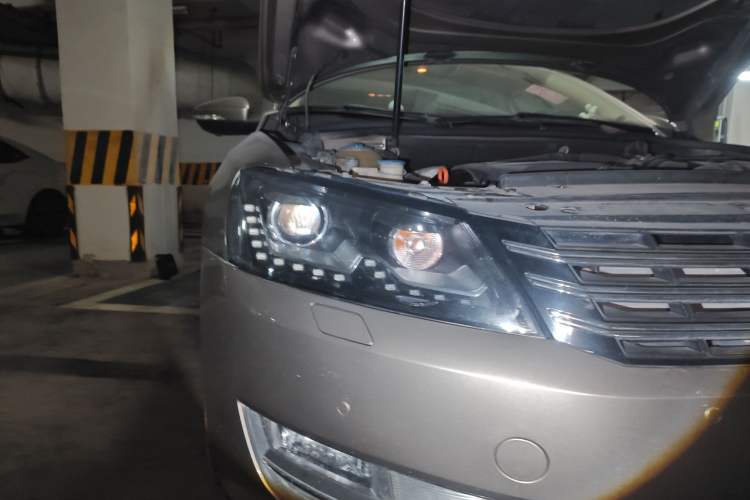 Used Volkswagen Passat 2013 1.8TSI DSG Prestige Edition Right Front Headlight