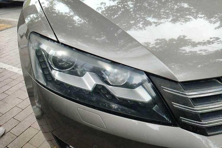 Used Volkswagen Passat 2013 1.8TSI DSG Ultimate Edition Right Front Headlight