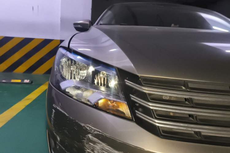 Used Volkswagen Passat 2013 1.8TSI DSG Prestige Edition Right Front Headlight