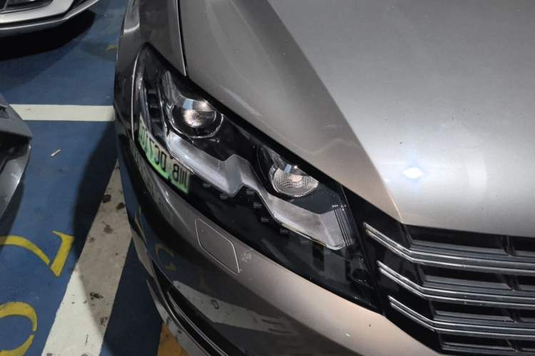 Used Volkswagen Passat 2013 1.8TSI DSG Prestige Edition Right Front Headlight