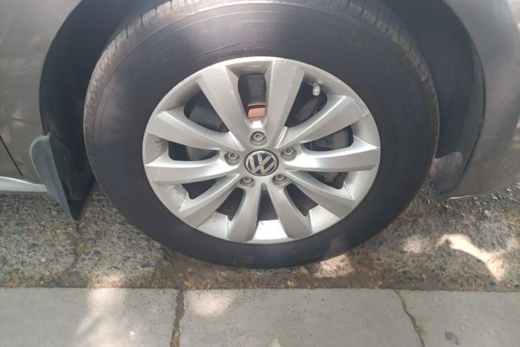 Used Volkswagen Passat 2013 1.4TSI Manual Prestige Edition Right Front Wheel Hub
