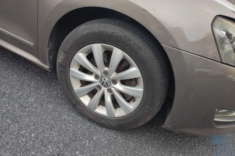 Used Volkswagen Passat 2013 1.8TSI DSG Prestige Edition Right Front Wheel Hub