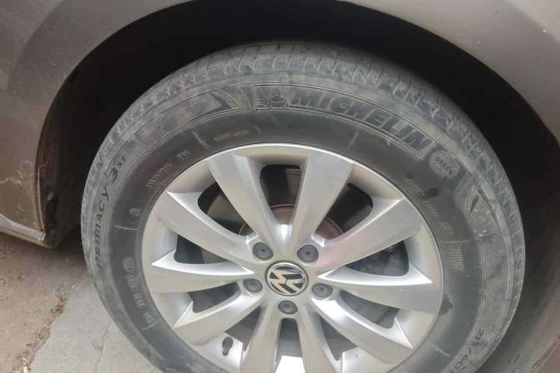 Used Volkswagen Passat 2013 1.8TSI DSG Prestige Edition Right Front Wheel Hub