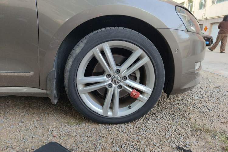 Used Volkswagen Passat 2013 2.0 TSI DSG Ultimate Edition Right Front Wheel Hub