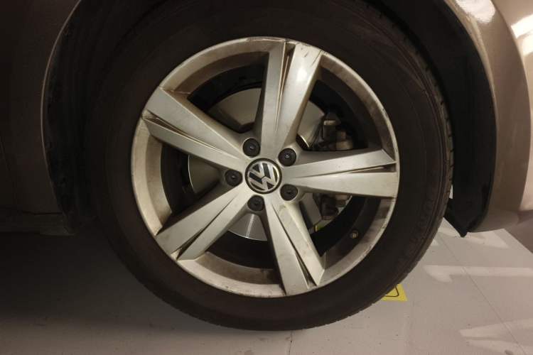 Used Volkswagen Passat 2013 2.0 TSI DSG Prestige Edition Right Front Wheel Hub