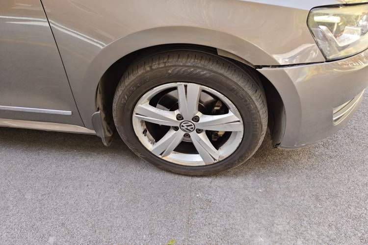 Used Volkswagen Passat 2013 1.8TSI DSG Prestige Edition Right Front Wheel Hub