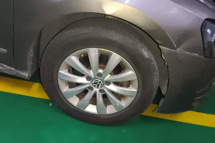 Used Volkswagen Passat 2013 1.8TSI DSG Prestige Edition Right Front Wheel Hub