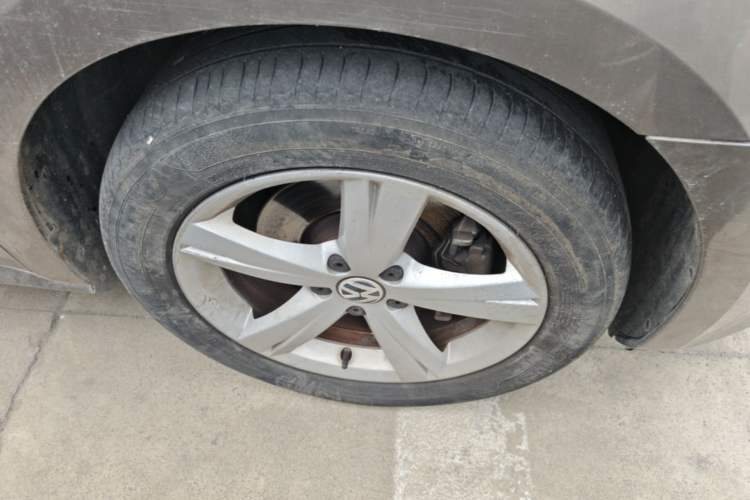 Used Volkswagen Passat 2013 1.8TSI DSG Prestige Edition Right Front Wheel Hub