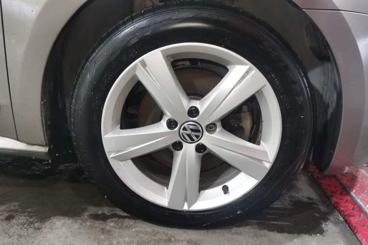 Used Volkswagen Passat 2013 2.0 TSI DSG Prestige Edition Right Front Wheel Hub