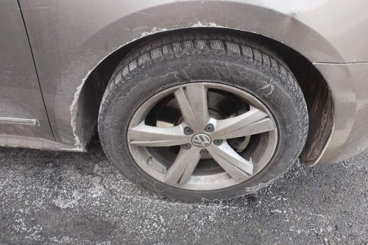 Used Volkswagen Passat 2013 1.8TSI DSG Prestige Edition Right Front Wheel Hub