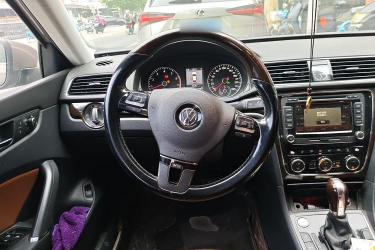 Used Volkswagen Passat 2013 3.0L V6 DSG Flagship Deluxe Edition Steering Wheel