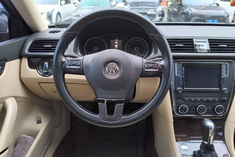 Used Volkswagen Passat 2013 1.8TSI DSG Prestige Edition Steering Wheel