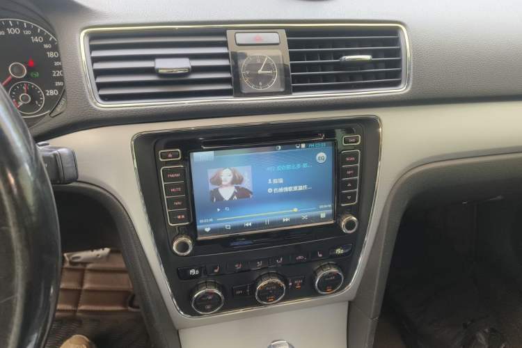 Used Volkswagen Passat 2013 2.0 TSI DSG Prestige Edition Audio And AC Panel