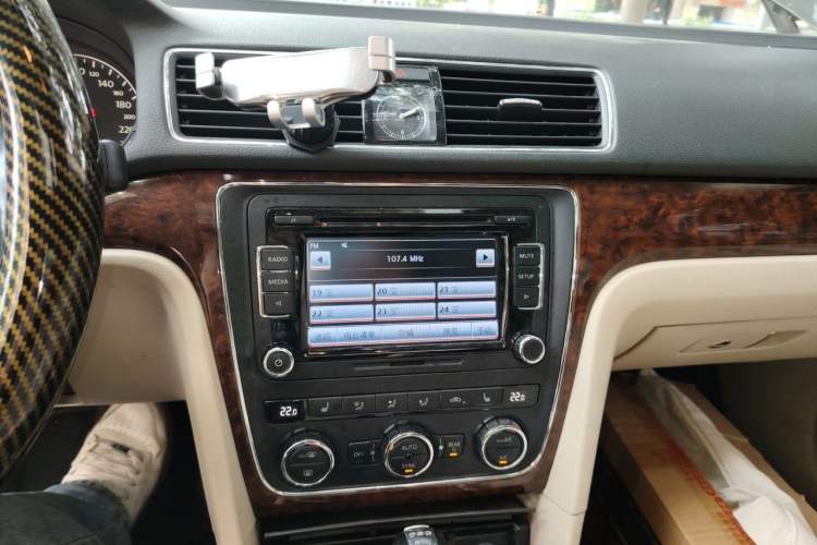 Used Volkswagen Passat 2013 1.8TSI DSG Prestige Edition Audio And AC Panel