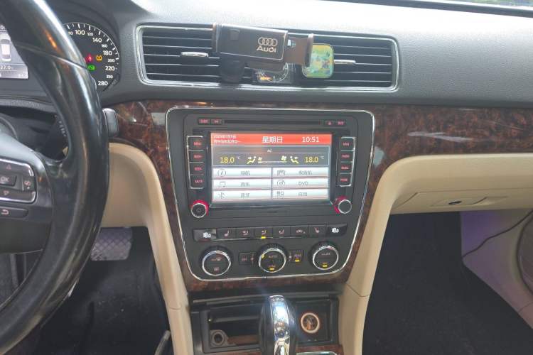Used Volkswagen Passat 2013 1.8TSI DSG Prestige Edition Audio And AC Panel