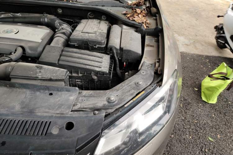 Used Volkswagen Passat 2013 1.8TSI DSG Prestige Edition Engine Bay Left