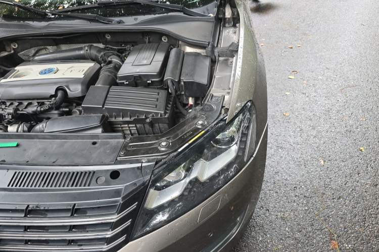 Used Volkswagen Passat 2013 1.8TSI DSG Prestige Edition Engine Bay Left