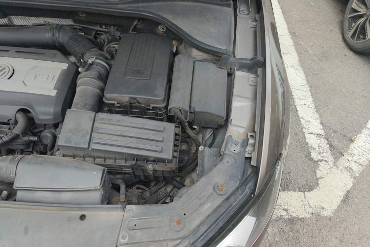 Used Volkswagen Passat 2013 1.8TSI DSG Prestige Edition Engine Bay Left