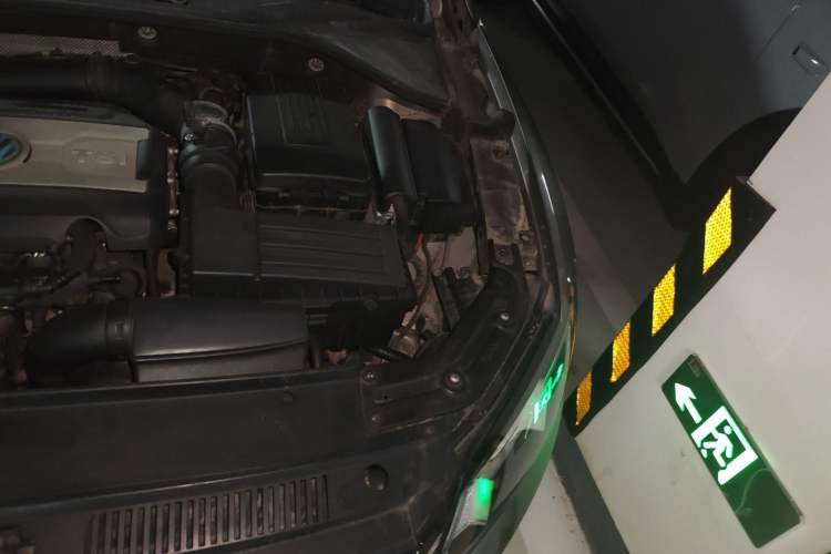 Used Volkswagen Passat 2013 1.8TSI DSG Prestige Edition Engine Bay Left