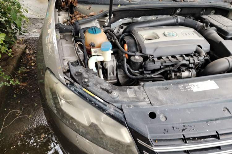 Used Volkswagen Passat 2013 1.8TSI DSG Prestige Edition Engine Bay Right