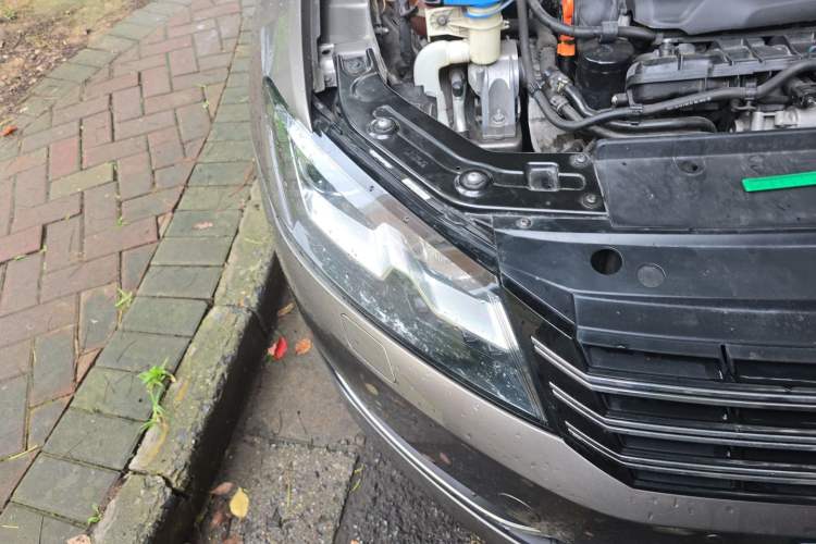 Used Volkswagen Passat 2013 1.8TSI DSG Prestige Edition Engine Bay Right