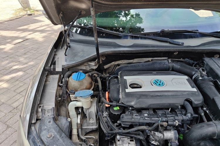 Used Volkswagen Passat 2013 1.8TSI DSG Ultimate Edition Engine Bay Right