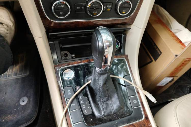 Used Volkswagen Passat 2013 1.8TSI DSG Prestige Edition Gear Lever