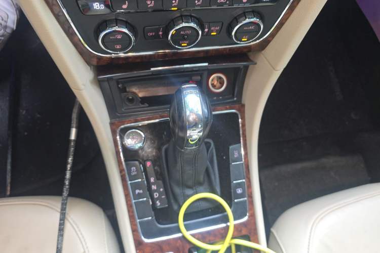 Used Volkswagen Passat 2013 1.8TSI DSG Prestige Edition Gear Lever