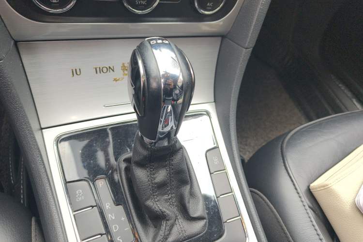 Used Volkswagen Passat 2013 1.8TSI DSG Prestige Edition Gear Lever