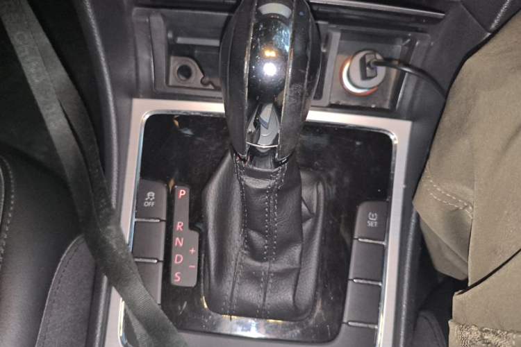 Used Volkswagen Passat 2013 1.8TSI DSG Prestige Edition Gear Lever