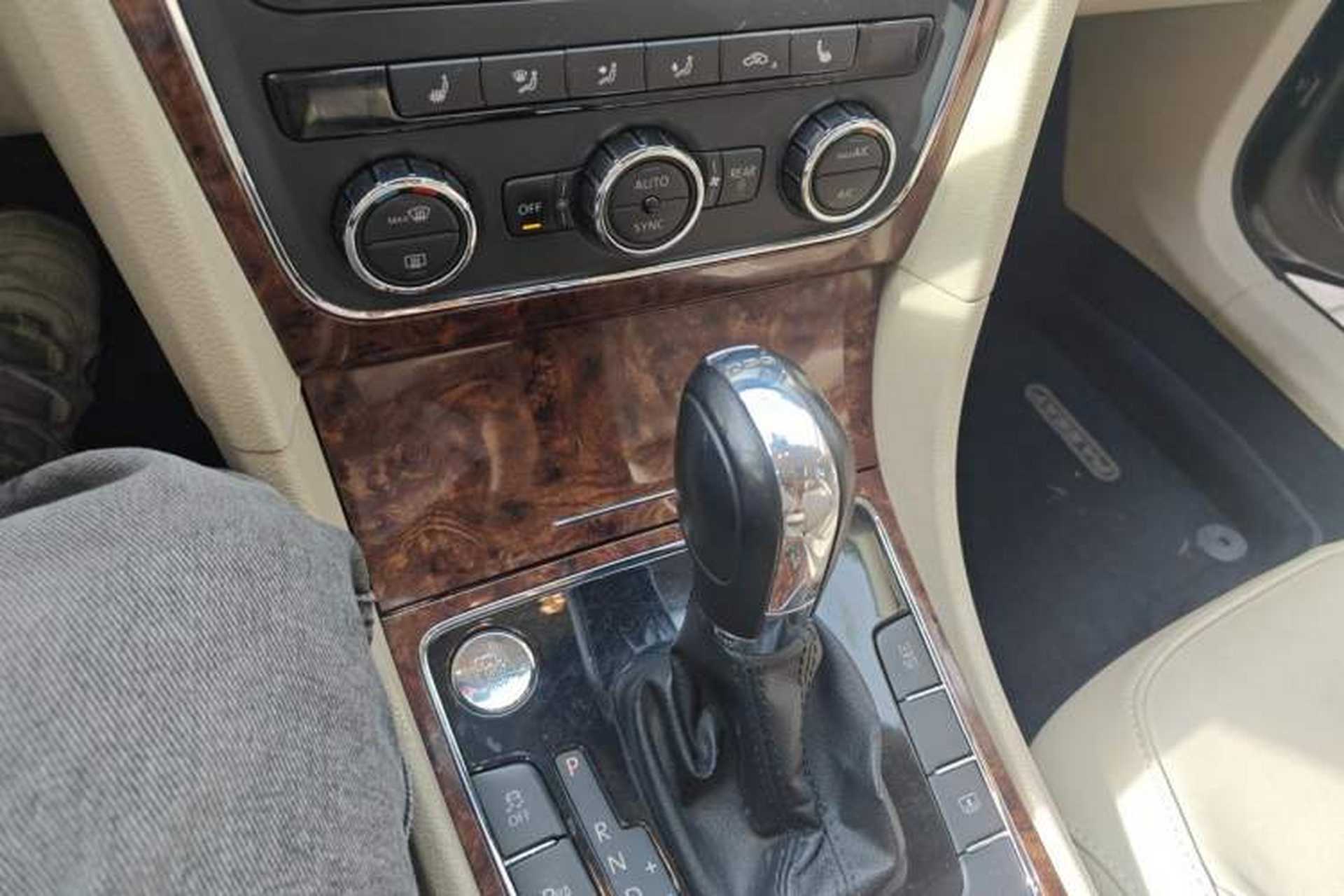 Used Volkswagen Passat 2013 1.8TSI DSG Prestige Edition Gear Lever