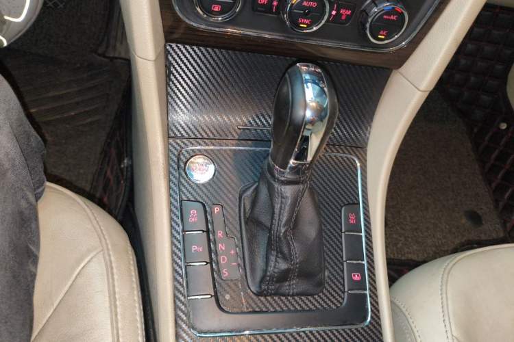 Used Volkswagen Passat 2013 1.8TSI DSG Prestige Edition Gear Lever