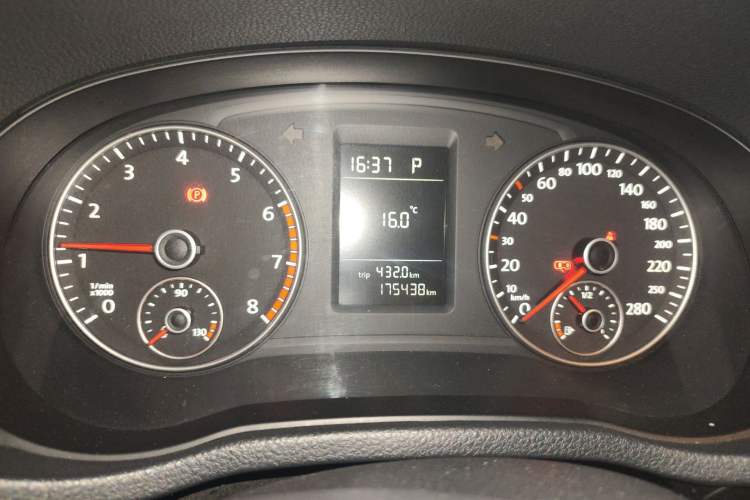 Used Volkswagen Passat 2013 1.8TSI DSG Prestige Edition Instrument Cluster