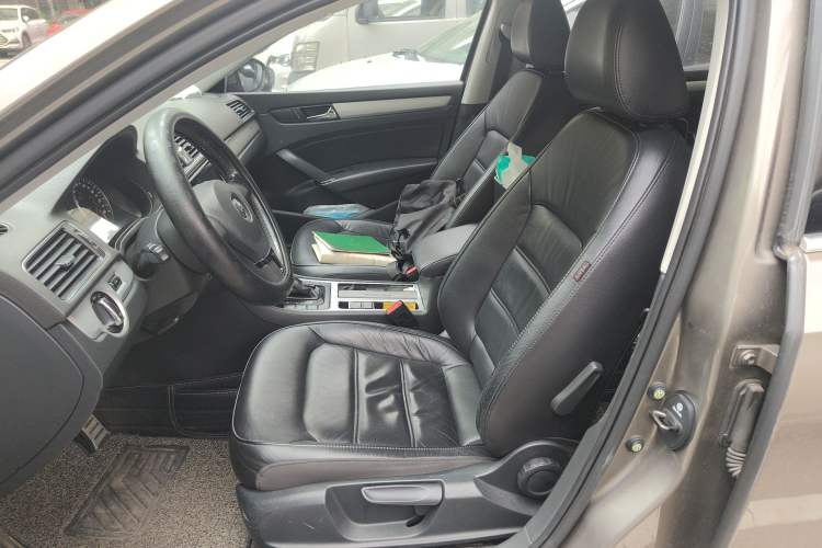 Used Volkswagen Passat 2013 1.8TSI DSG Prestige Edition Left Front Seat