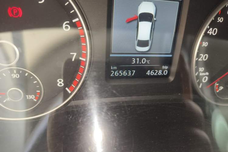 Used Volkswagen Passat 2013 2.0 TSI DSG Prestige Edition Odometer Close Up