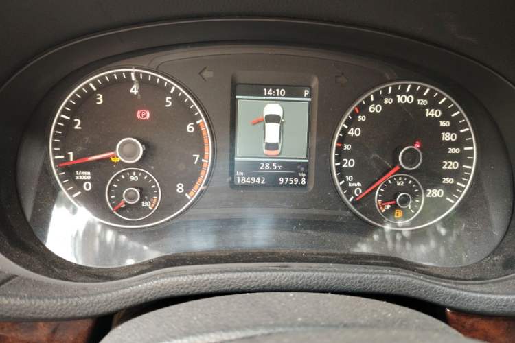 Used Volkswagen Passat 2013 1.8TSI DSG Prestige Edition Odometer Close Up