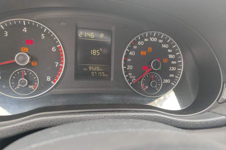 Used Volkswagen Passat 2013 1.8TSI DSG Prestige Edition Odometer Close Up