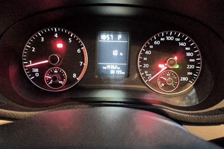 Used Volkswagen Passat 2013 1.8TSI DSG Prestige Edition Odometer Close Up