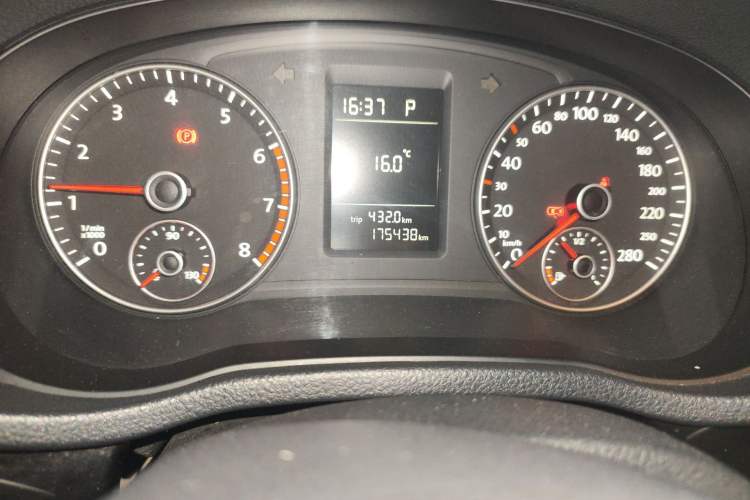 Used Volkswagen Passat 2013 1.8TSI DSG Prestige Edition Odometer Close Up
