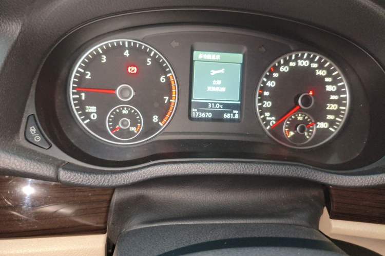 Used Volkswagen Passat 2013 1.8TSI DSG Prestige Edition Odometer Close Up
