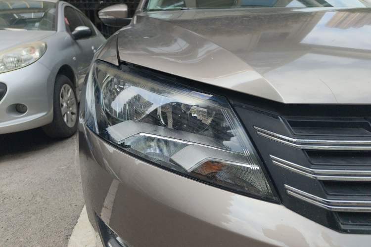 Used Volkswagen Passat 2013 1.8TSI DSG Prestige Edition Right Front Headlight