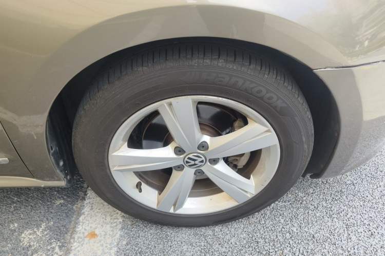 Used Volkswagen Passat 2013 2.0 TSI DSG Prestige Edition Right Front Wheel Hub