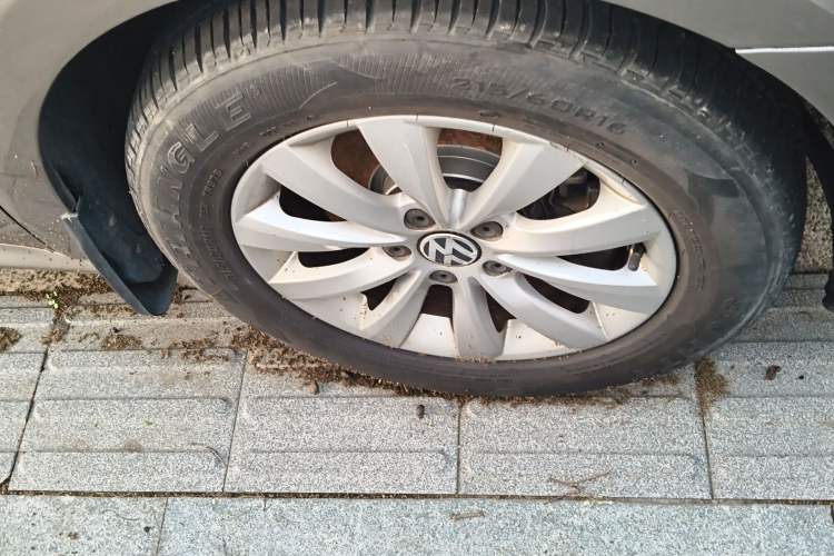 Used Volkswagen Passat 2013 1.8TSI DSG Prestige Edition Right Front Wheel Hub